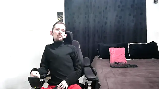 Snapshot of Sophia_and_Thomas chatting on 03-02-25, 09:54 Sophia and Thomas online show from 03-02-25, 09:54