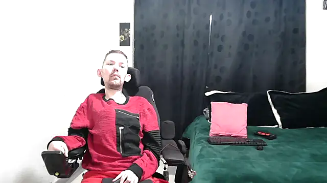 Snapshot of Sophia_and_Thomas chatting on 03-13-25, 10:15 Sophia and Thomas online show from 03-13-25, 10:15