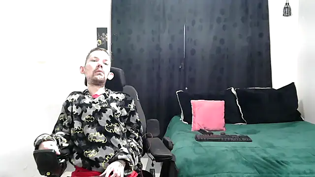 Snapshot of Sophia_and_Thomas chatting on 03-18-25, 10:17 Sophia and Thomas online show from 03-18-25, 10:17