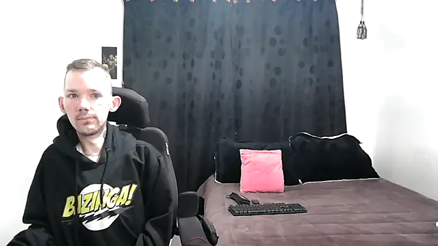 Snapshot of Sophia_and_Thomas chatting on 01-06-25, 12:13 Sophia and Thomas online show from 01-06-25, 12:13