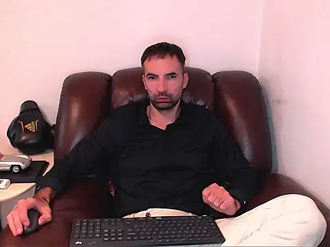 Leo 1617 online show from 10-19-25, 04:32