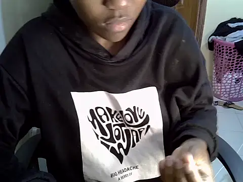 Caryyyl online show from 04-12-26, 08:17