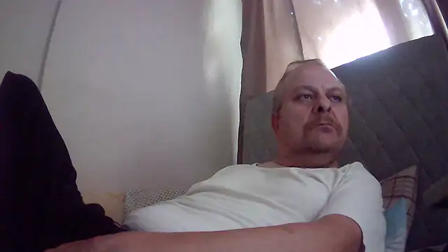 Snapshot of amylrmm1903 chatting on 09-21-25, 12:43 amylrmm1903 online show from 09-21-25, 12:43