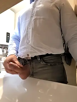 Veinedur online show from 10-27-25, 04:08