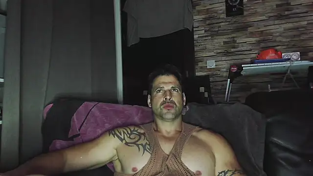 XxBigboybandxX online show from 11-17-25, 05:28