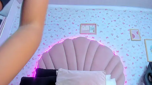 Snapshot of ashlyleee_ chatting on 12-09-24, 11:58 ashlyleee online show from 12-09-24, 11:58