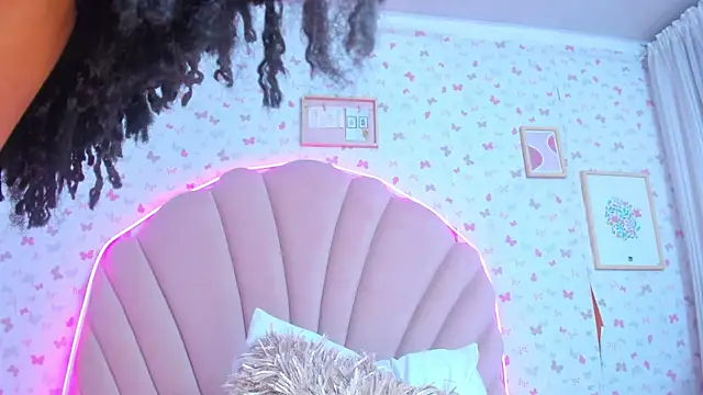 Snapshot of ashlyleee_ chatting on 01-08-25, 03:39 ashlyleee online show from 01-08-25, 03:39