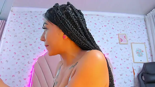 Snapshot of ashlyleee_ chatting on 12-27-24, 03:37 ashlyleee online show from 12-27-24, 03:37