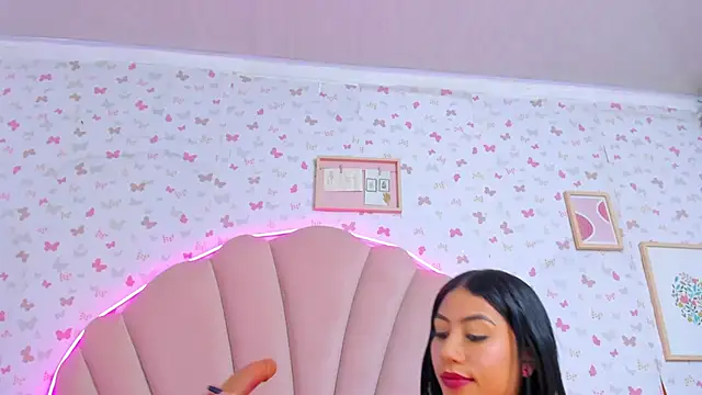 Snapshot of ashlyleee_ chatting on 12-17-24, 03:38 ashlyleee online show from 12-17-24, 03:38