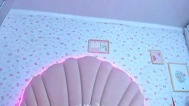 Snapshot of ashlyleee_ chatting on 12-31-24, 03:31 ashlyleee online show from 12-31-24, 03:31