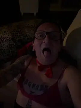 Snapshot of Ladyluve chatting on 03-23-26, 03:28 Ladyluve online show from 03-23-26, 03:28