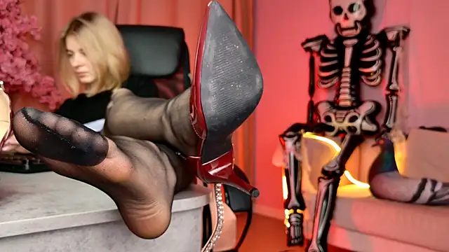 TinaDavil online show from 10-21-25, 10:47