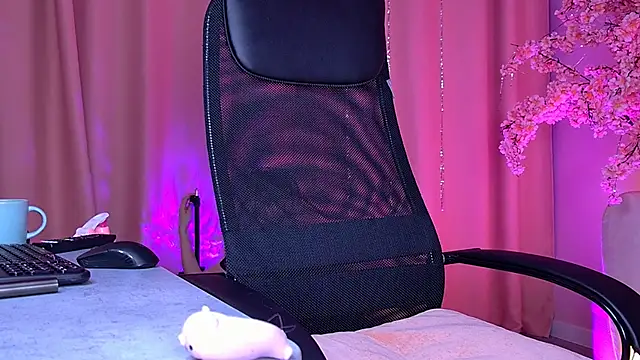 Snapshot of TinaDavil chatting on 02-18-26, 09:28 TinaDavil online show from 02-18-26, 09:28