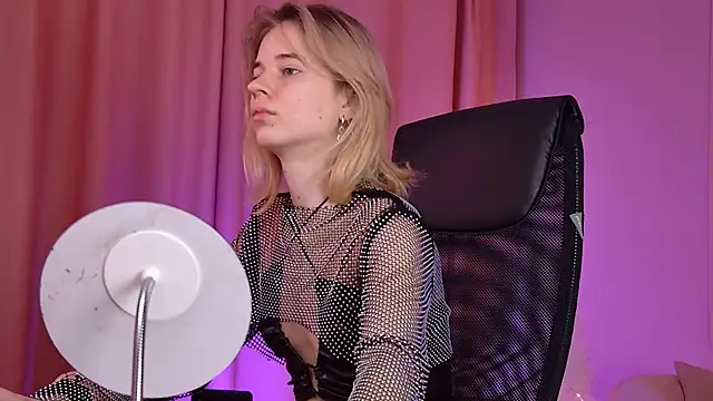 TinaDavil online show from 12-20-25, 09:12