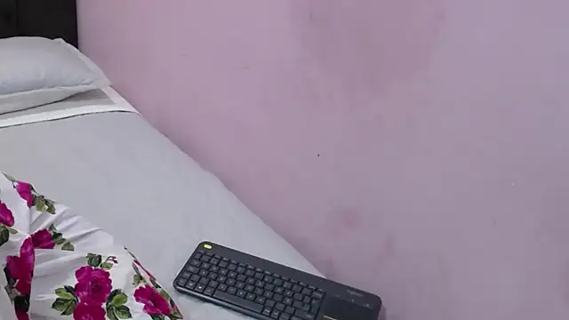 karolinee 66  online show from 01-14-26, 07:17