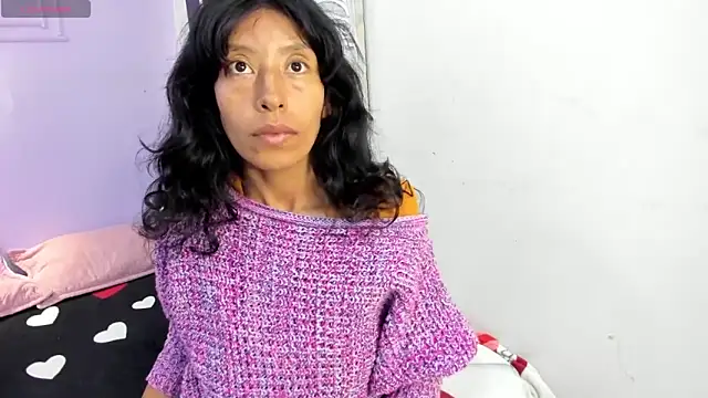 karolinee 66  online show from 12-04-25, 03:27