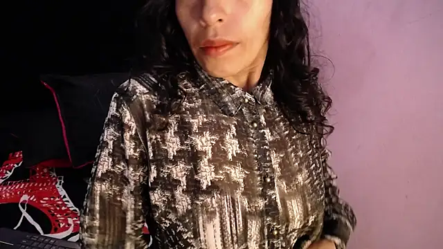 karolinee 66  online show from 11-12-25, 04:38