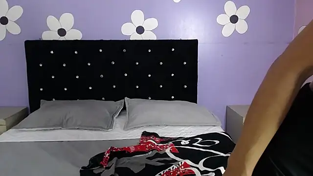 Snapshot of karolinee_66_ chatting on 02-05-26, 03:57 karolinee 66 online show from 02-05-26, 03:57