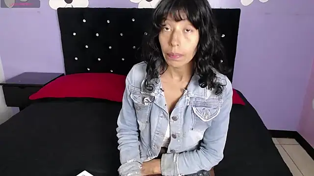 Snapshot of karolinee_66_ chatting on 02-15-26, 04:02 karolinee 66 online show from 02-15-26, 04:02