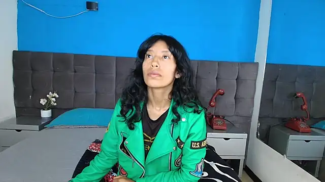 karolinee 66  online show from 03-29-26, 04:14