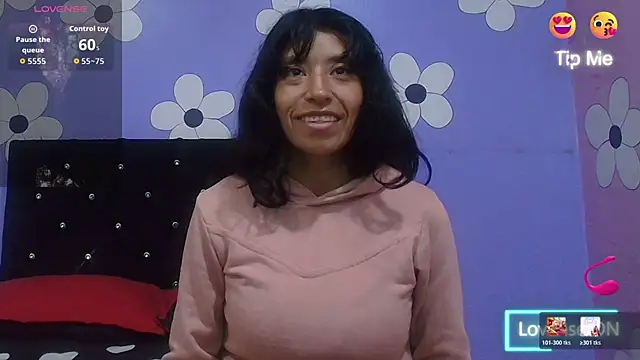 Snapshot of karolinee_66_ chatting on 03-04-26, 04:20 karolinee 66 online show from 03-04-26, 04:20