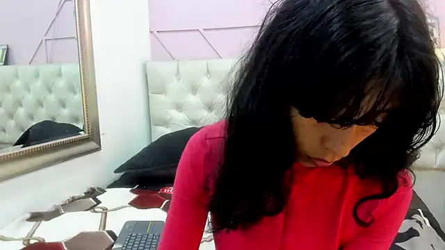 karolinee 66  online show from 04-14-26, 04:17