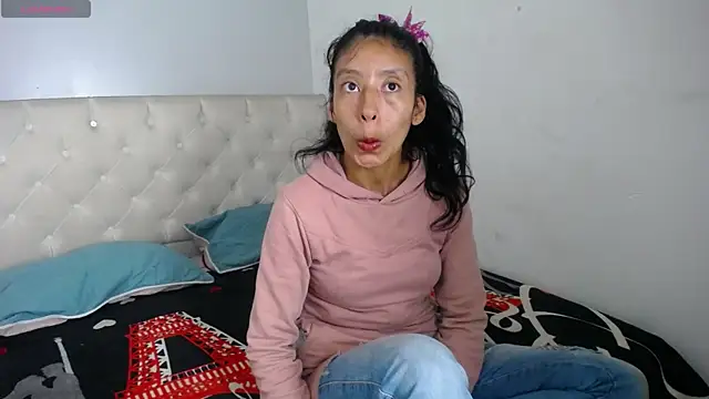 karolinee 66  online show from 12-20-24, 03:25