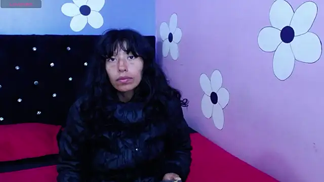 Snapshot of karolinee_66_ chatting on 02-22-26, 04:37 karolinee 66 online show from 02-22-26, 04:37