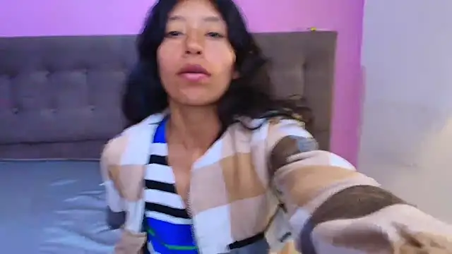 karolinee 66  online show from 06-17-26, 03:28