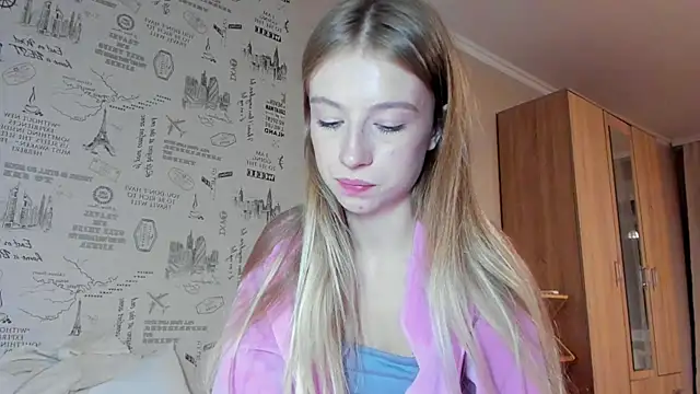 Snapshot of minidivaa_ chatting on 10-13-25, 07:04 minidivaa online show from 10-13-25, 07:04