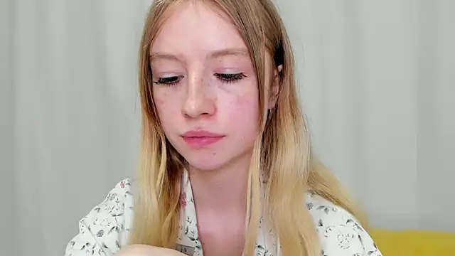 Snapshot of minidivaa_ chatting on 03-05-25, 11:27 minidivaa online show from 03-05-25, 11:27