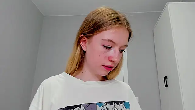 Snapshot of minidivaa_ chatting on 01-24-25, 11:12 minidivaa online show from 01-24-25, 11:12