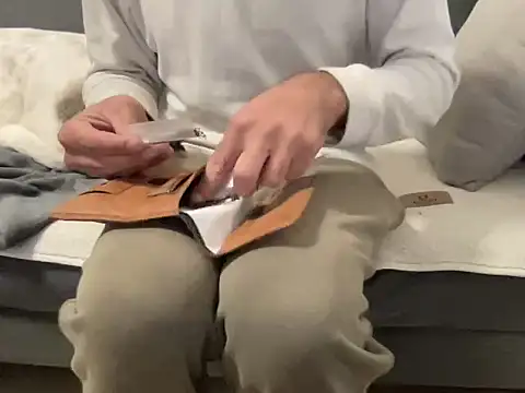 4small4inchlol online show from 12-18-25, 11:08