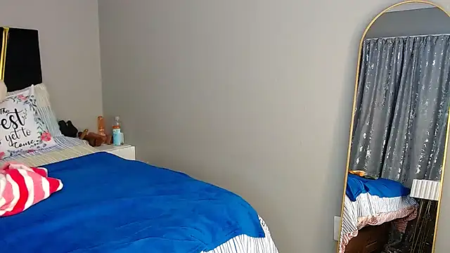 Snapshot of MissBigNipples chatting on 11-18-25, 02:05 MissBigNipples online show from 11-18-25, 02:05