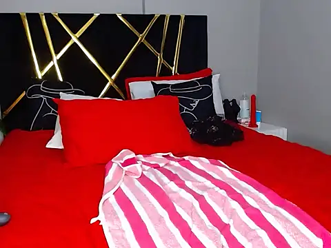 Snapshot of MissBigNipples chatting on 11-21-25, 05:34 MissBigNipples online show from 11-21-25, 05:34