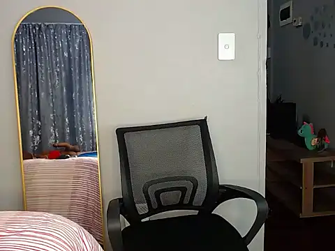 Snapshot of MissBigNipples chatting on 12-21-25, 11:05 MissBigNipples online show from 12-21-25, 11:05