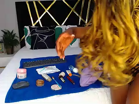 Snapshot of MissBigNipples chatting on 11-01-25, 05:03 MissBigNipples online show from 11-01-25, 05:03