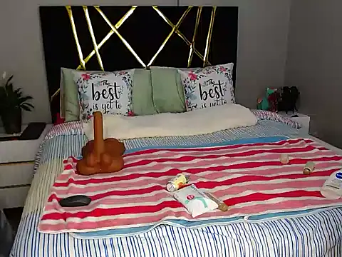 Snapshot of MissBigNipples chatting on 10-13-25, 02:02 MissBigNipples online show from 10-13-25, 02:02