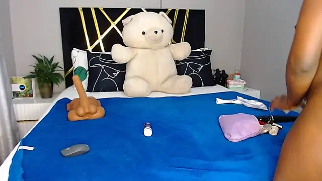 Snapshot of MissBigNipples chatting on 11-02-25, 03:33 MissBigNipples online show from 11-02-25, 03:33