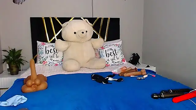 Snapshot of MissBigNipples chatting on 11-17-25, 02:04 MissBigNipples online show from 11-17-25, 02:04