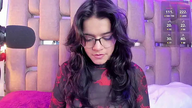 Snapshot of ValerieKay_ chatting on 03-03-25, 06:46 ValerieKay online show from 03-03-25, 06:46