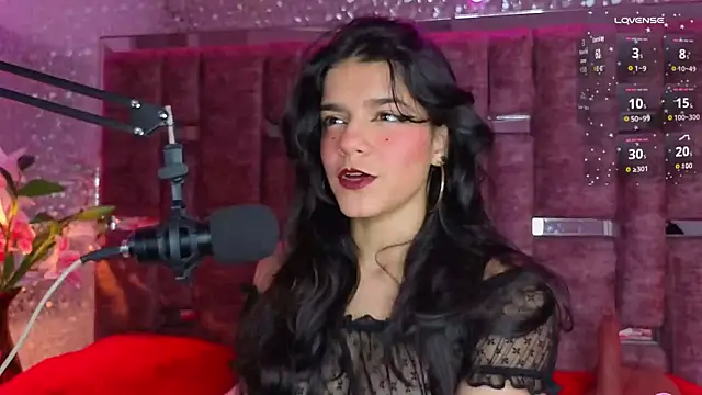 Snapshot of ValerieKay_ chatting on 09-18-25, 09:29 ValerieKay online show from 09-18-25, 09:29
