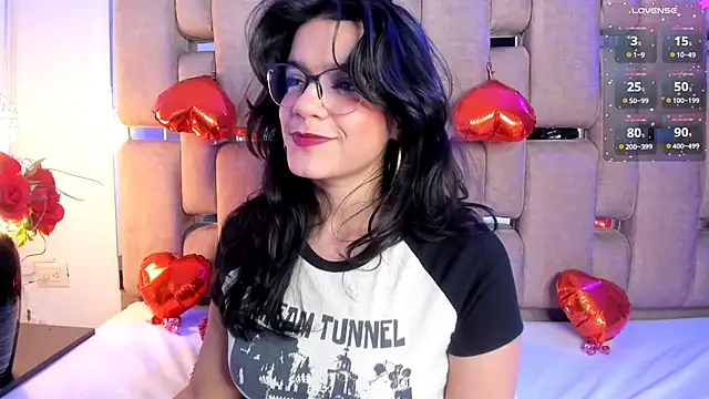 Snapshot of ValerieKay_ chatting on 02-13-25, 03:56 ValerieKay online show from 02-13-25, 03:56