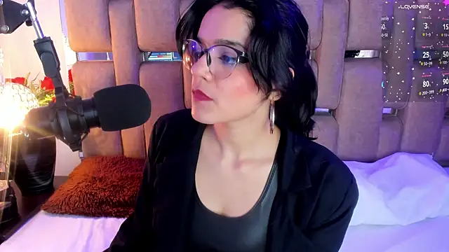 Snapshot of ValerieKay_ chatting on 03-08-25, 03:45 ValerieKay online show from 03-08-25, 03:45