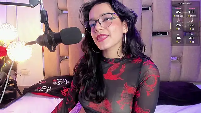 Snapshot of ValerieKay_ chatting on 02-18-25, 07:19 ValerieKay online show from 02-18-25, 07:19
