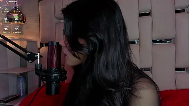 Snapshot of ValerieKay_ chatting on 05-22-26, 04:27 ValerieKay online show from 05-22-26, 04:27