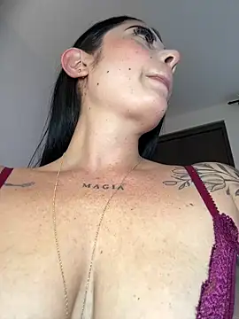 Libia James online show from 04-17-26, 10:34