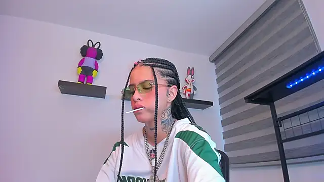 Gangster Girl online show from 12-21-25, 09:26