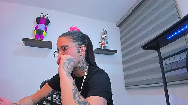 Gangster Girl online show from 11-28-25, 03:39