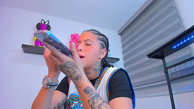 Gangster Girl online show from 11-04-25, 02:26